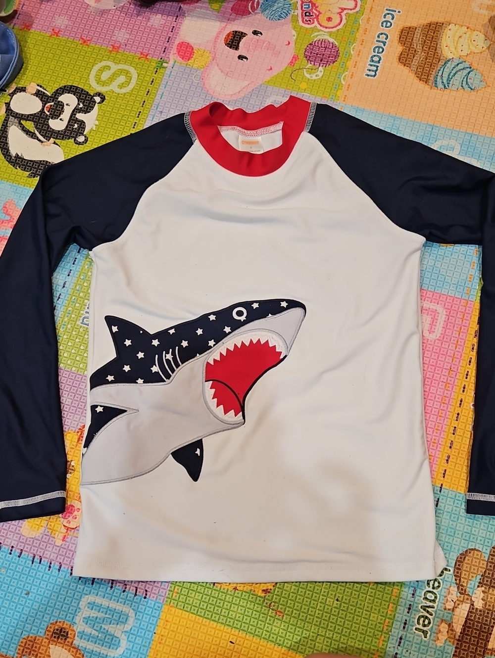 EUC SIZE 8 LIKE NEW Gymboree White, Navy & Red Shark Long-Sleeve Rashguard